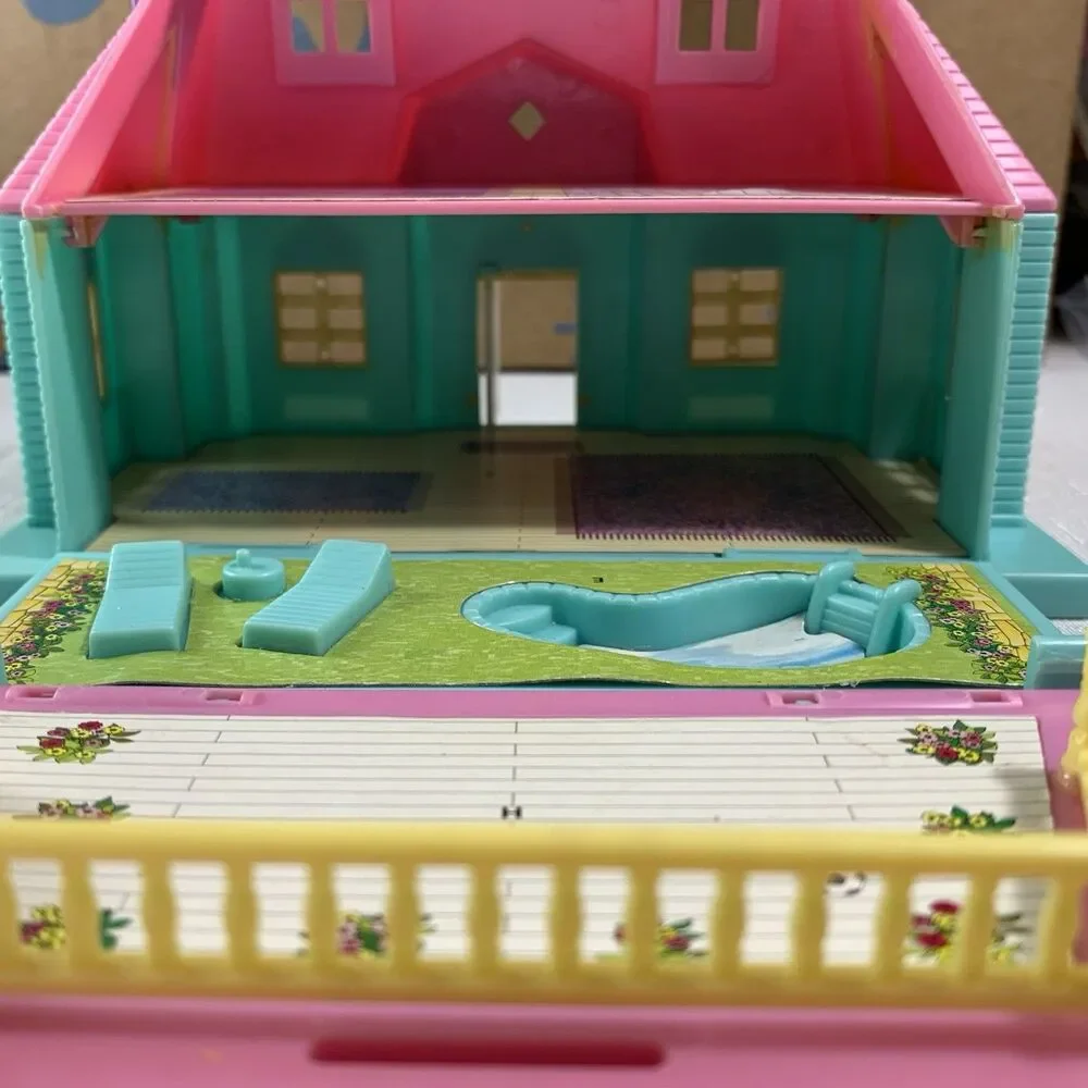 Blue Box Toys Tiny Dream Carry Along Mini Dollhouse Some Furniture 1990s